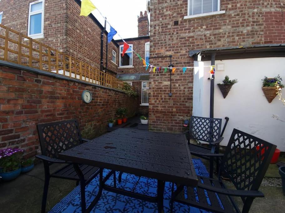 Вилла Gorgeous Edwardian Terrace In Old Trafford Манчестер Экстерьер фото